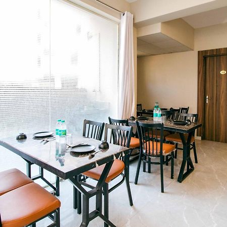 Treebo Elite Corporate, Sector 62 Hotell Noida Exteriör bild