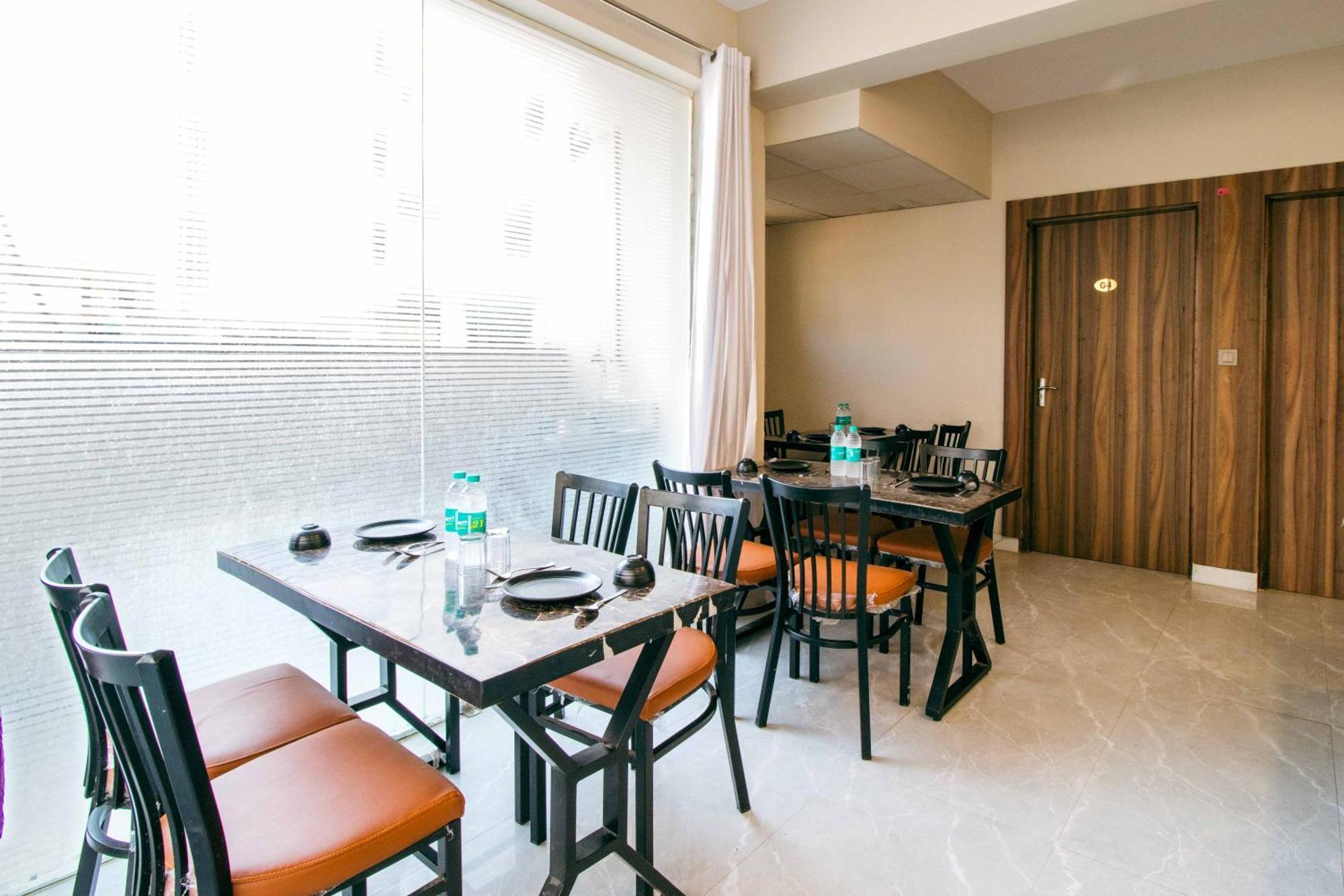 Treebo Elite Corporate, Sector 62 Hotell Noida Exteriör bild