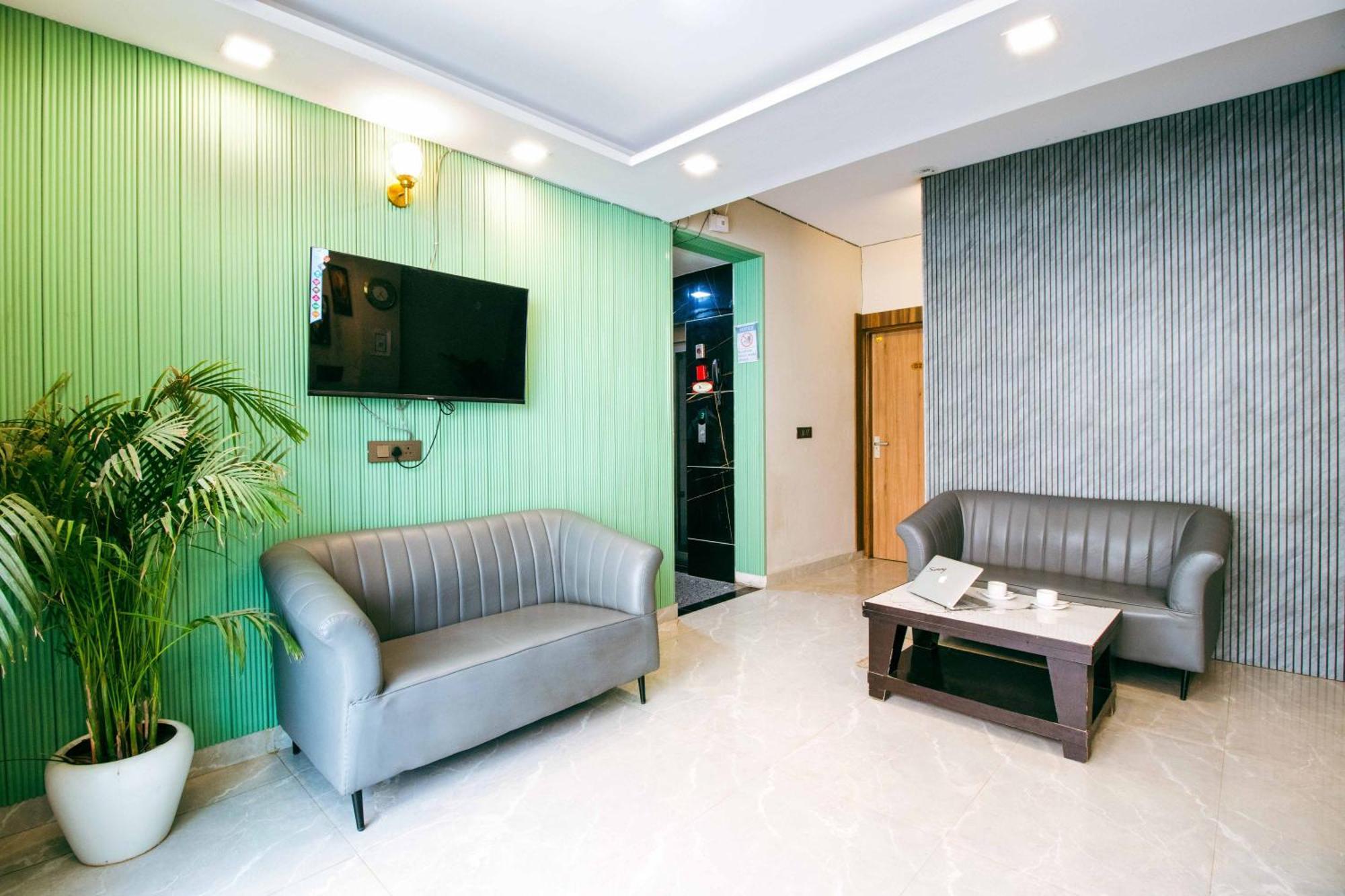 Treebo Elite Corporate, Sector 62 Hotell Noida Exteriör bild