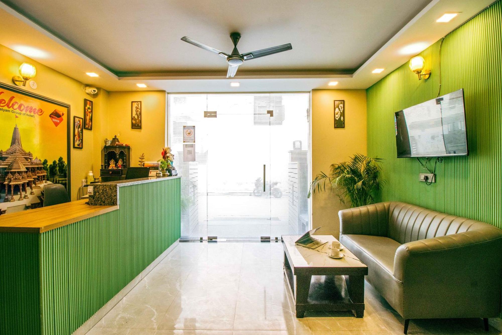 Treebo Elite Corporate, Sector 62 Hotell Noida Exteriör bild