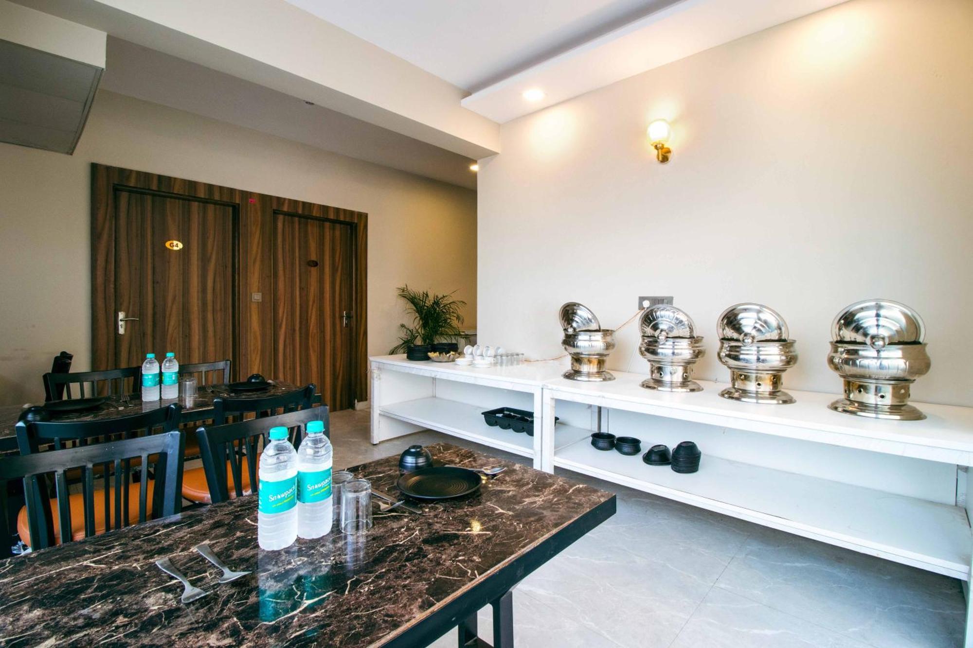 Treebo Elite Corporate, Sector 62 Hotell Noida Exteriör bild