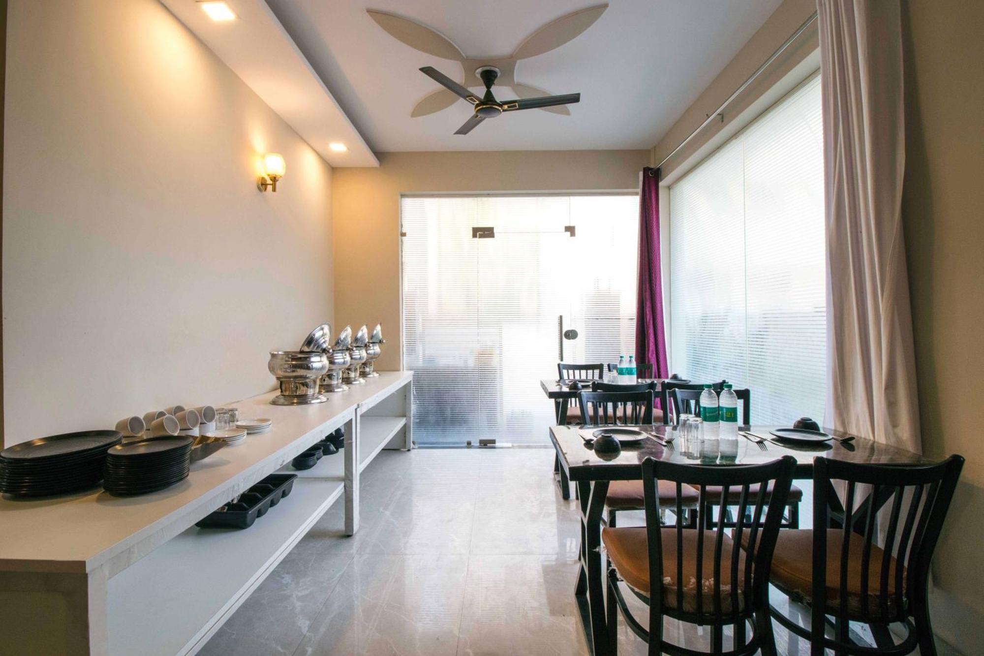 Treebo Elite Corporate, Sector 62 Hotell Noida Exteriör bild