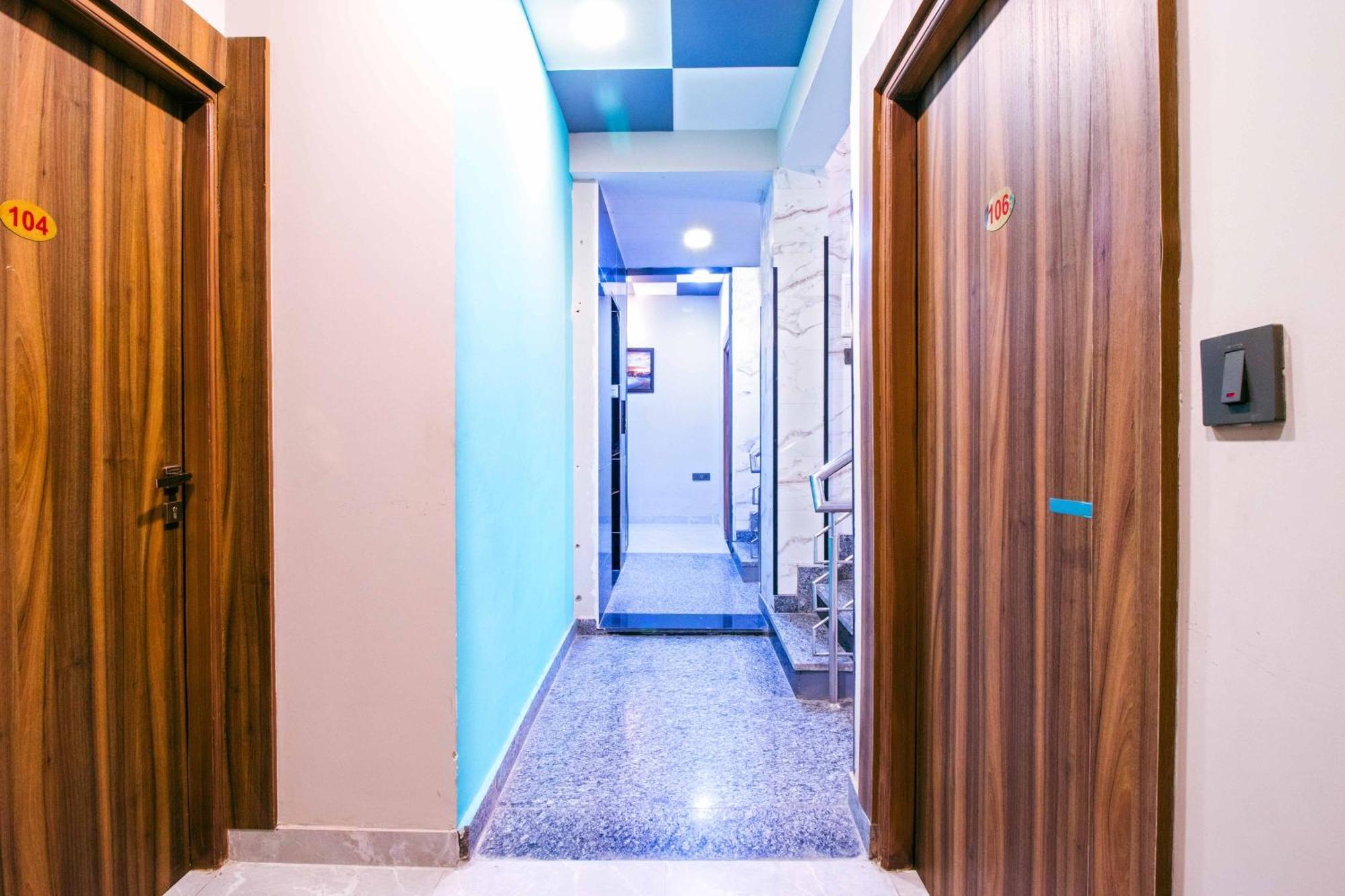 Treebo Elite Corporate, Sector 62 Hotell Noida Exteriör bild