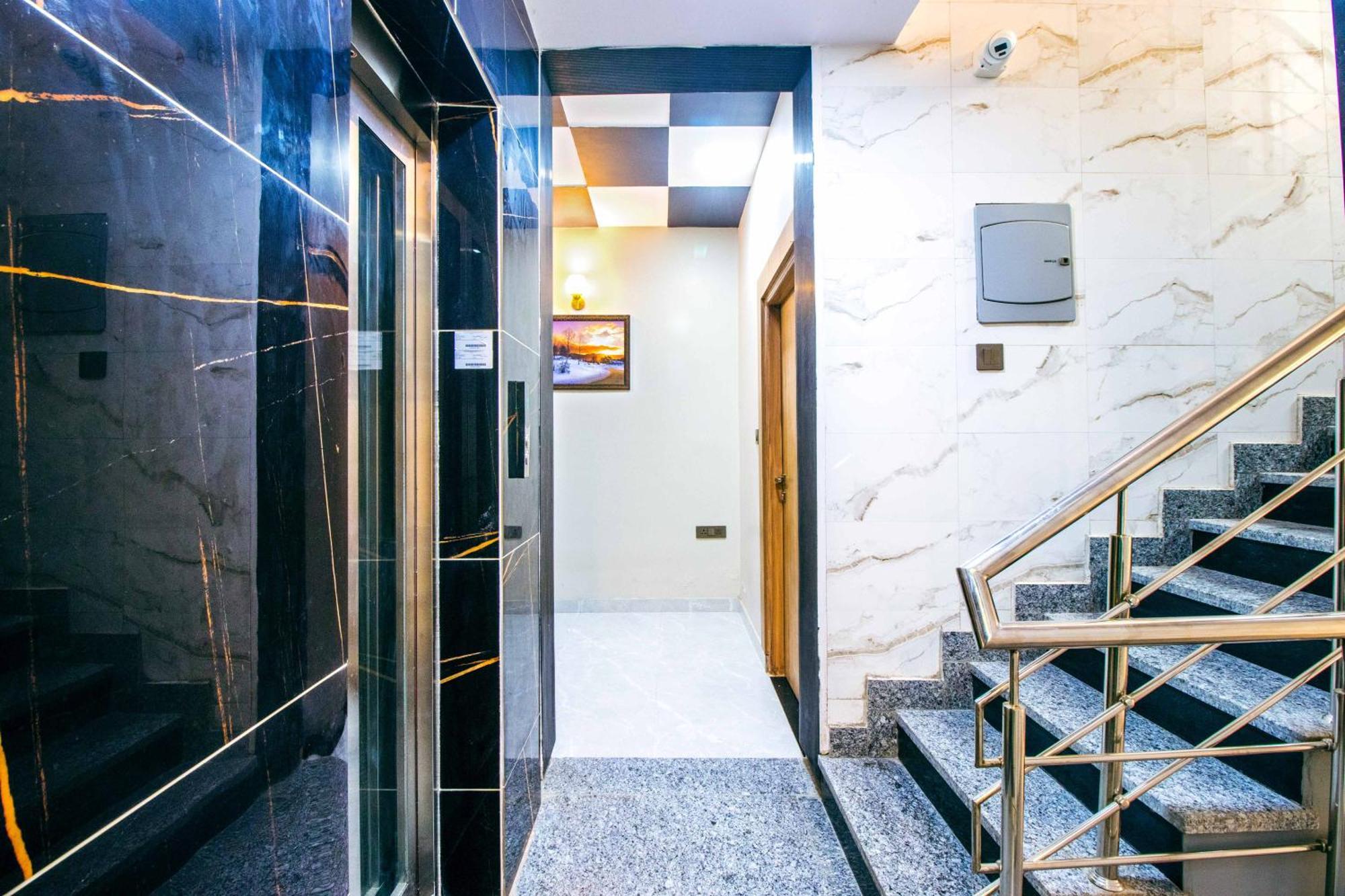 Treebo Elite Corporate, Sector 62 Hotell Noida Exteriör bild