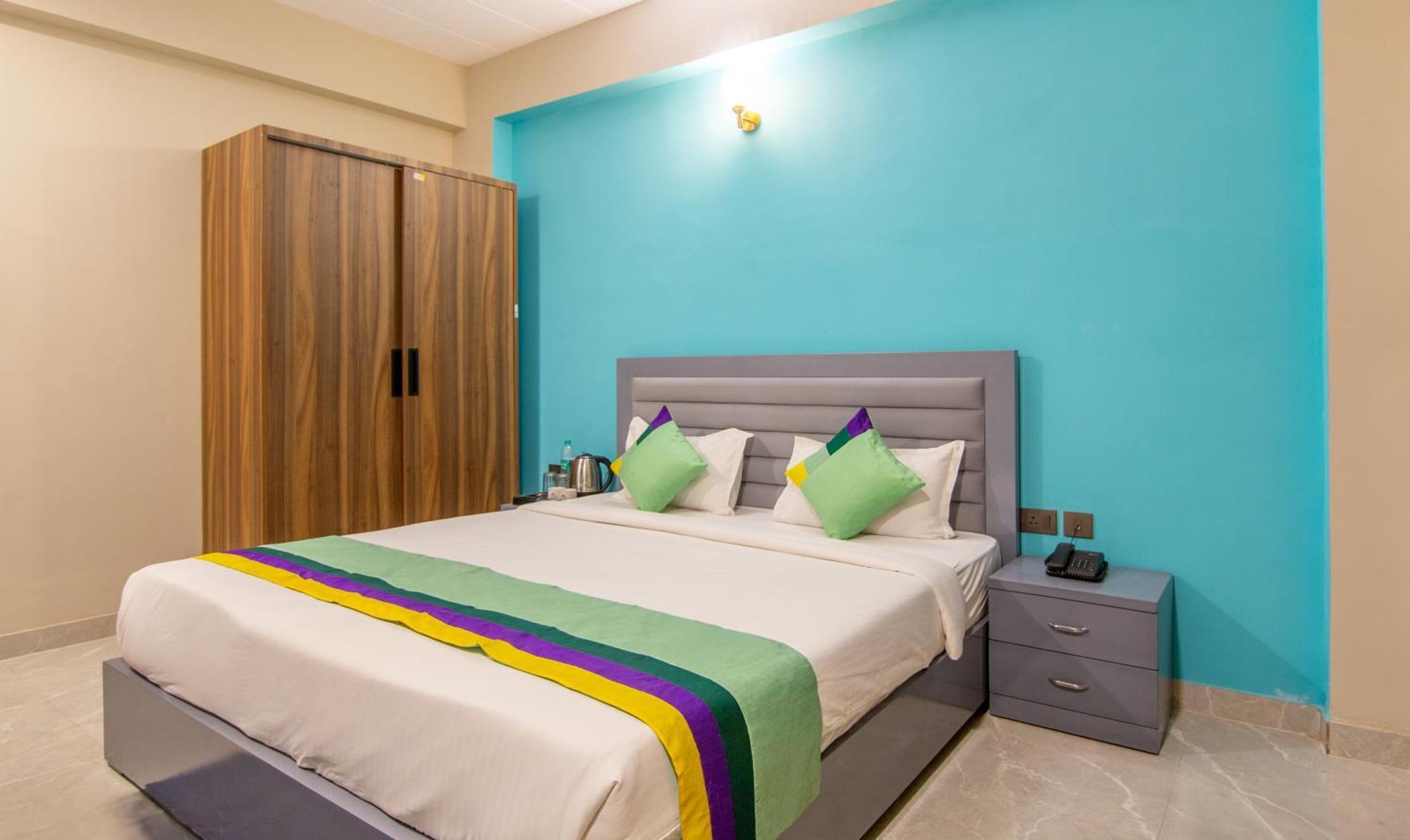 Treebo Elite Corporate, Sector 62 Hotell Noida Exteriör bild