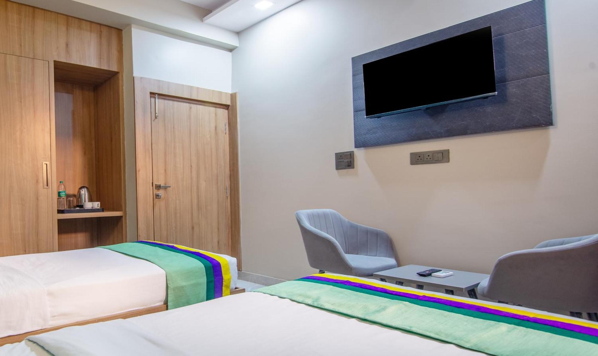 Treebo Elite Corporate, Sector 62 Hotell Noida Exteriör bild