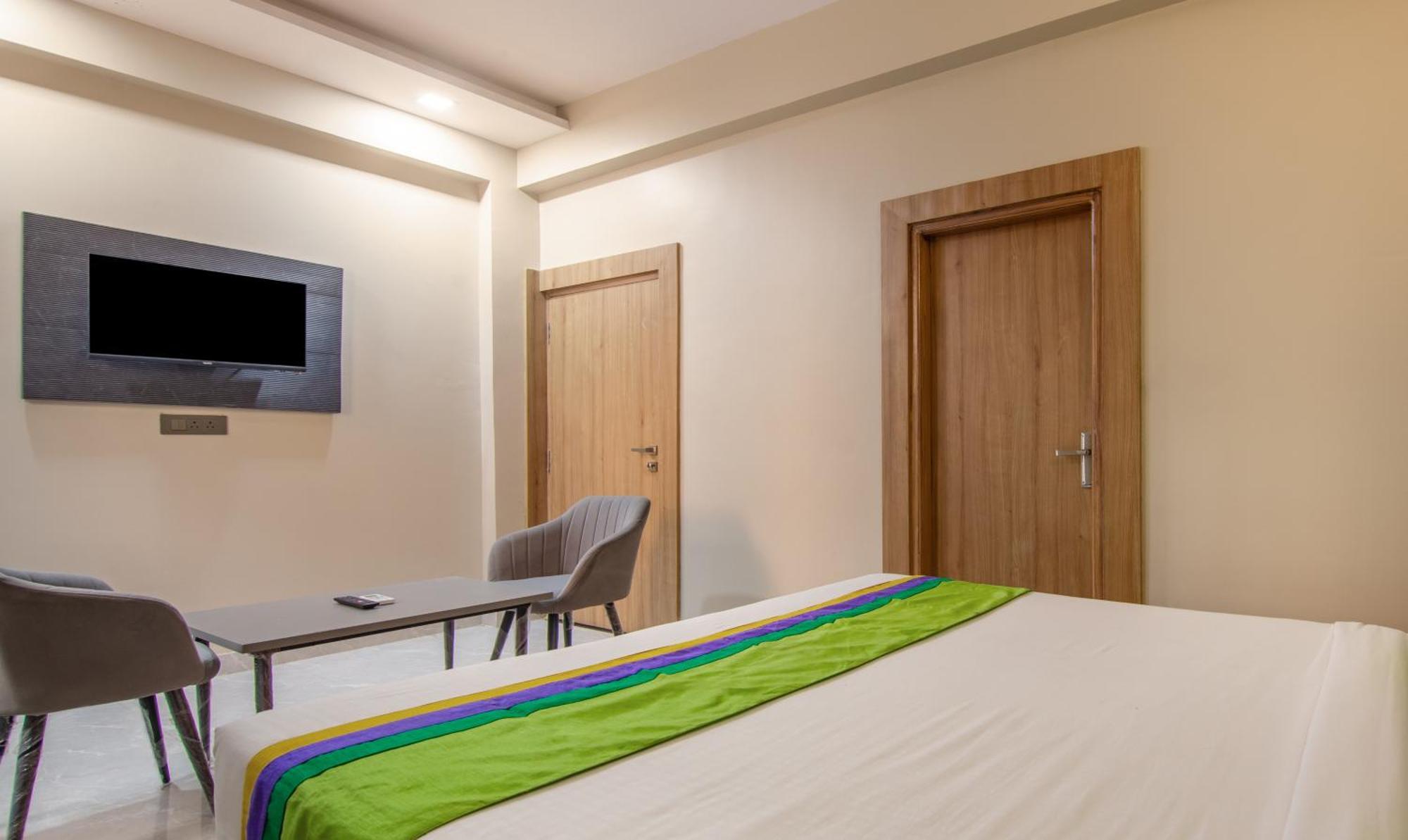Treebo Elite Corporate, Sector 62 Hotell Noida Exteriör bild